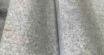 嘉兴芙蓉白S型拉丝面路沿石