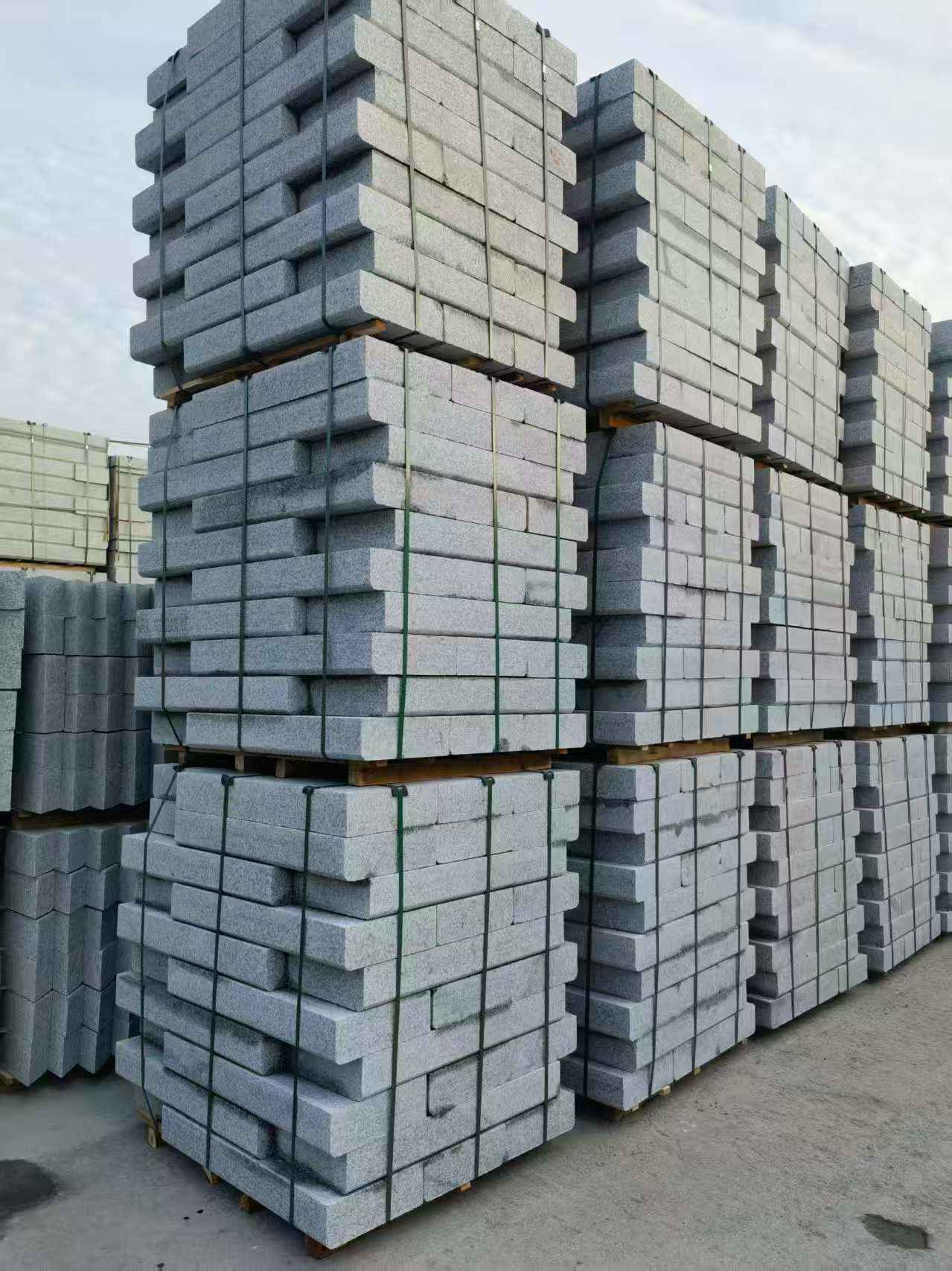 嘉兴 路沿石（路侧石），颜色一致，尺寸标准