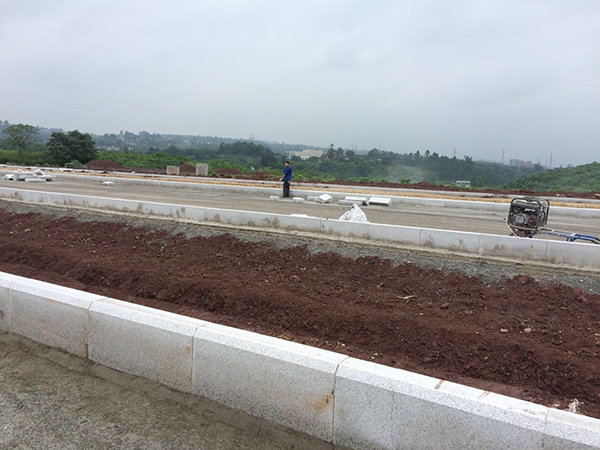 嘉兴花岗岩路沿石在市政道路上的应用
