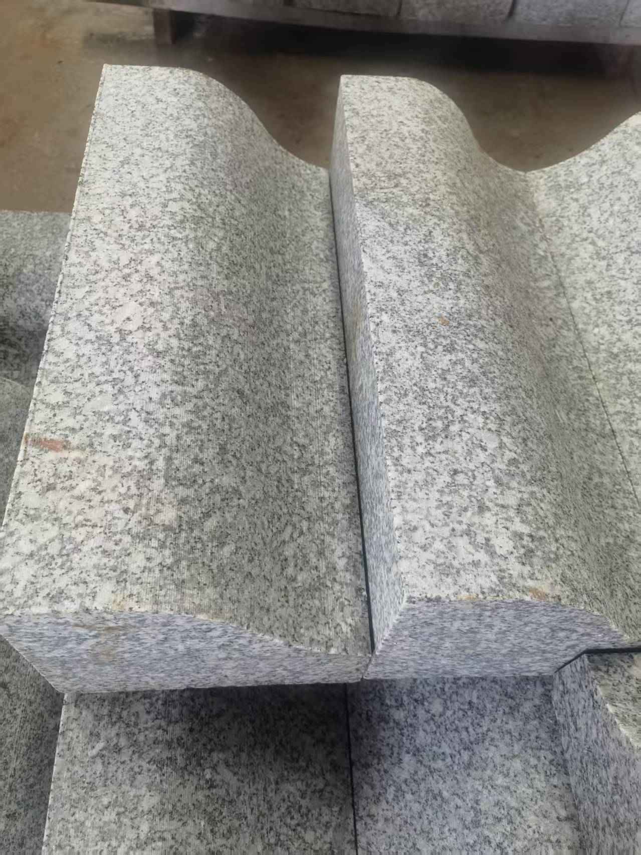嘉兴芙蓉白S型拉丝面路沿石