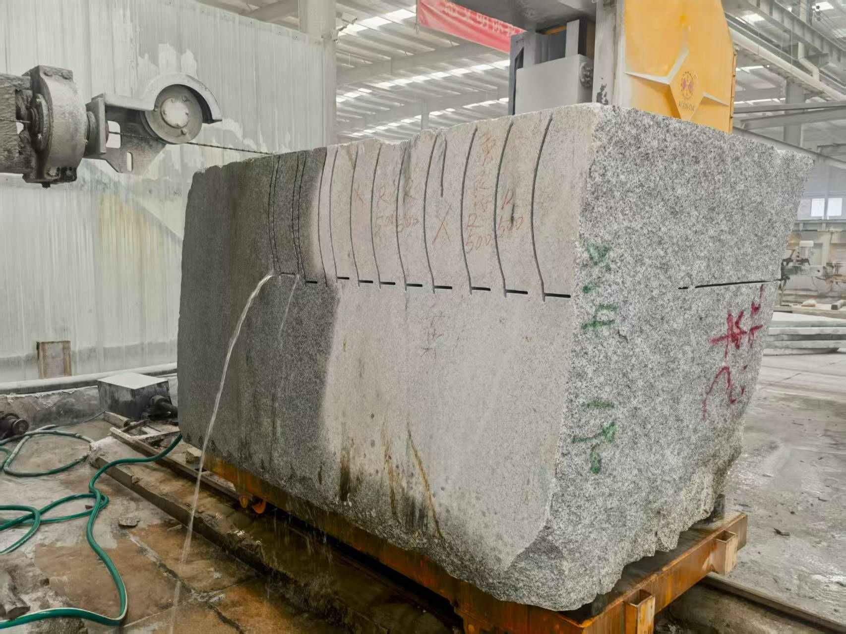 嘉兴 602，大花芙蓉白，绳锯加工弧形路沿石