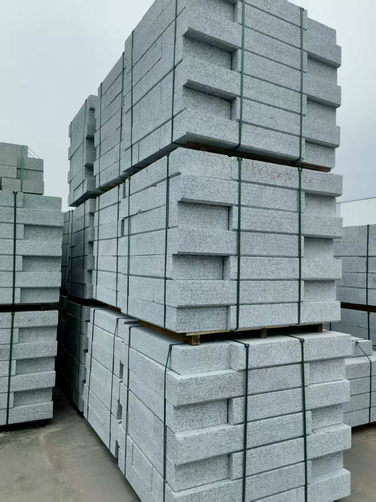 嘉兴 路沿石，板板正正的路沿石