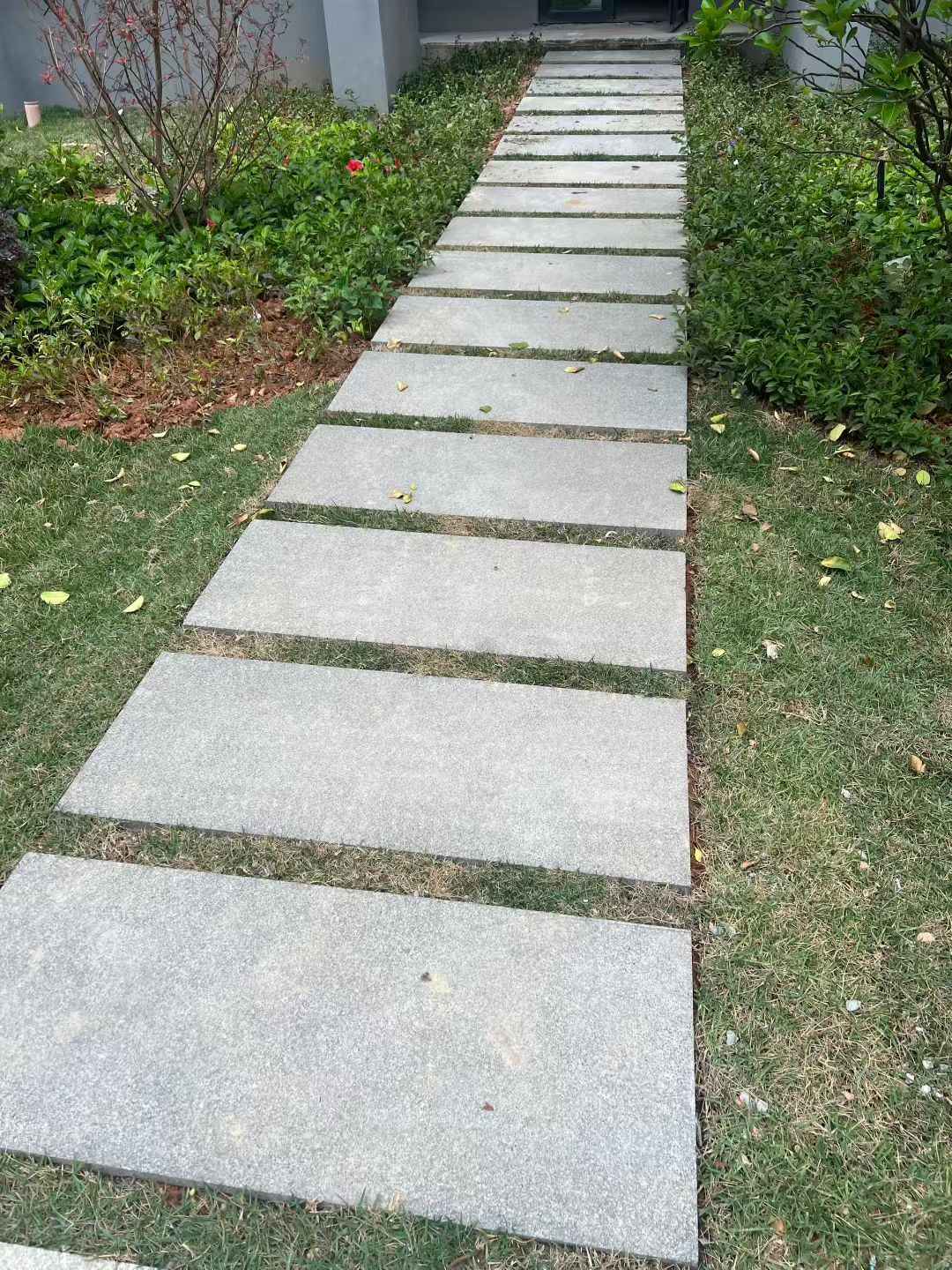 嘉兴 芝麻黑小区踏步、汀步石铺装效果