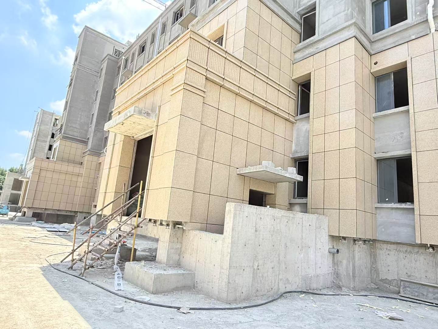 嘉兴 黄金麻干挂，工地实拍